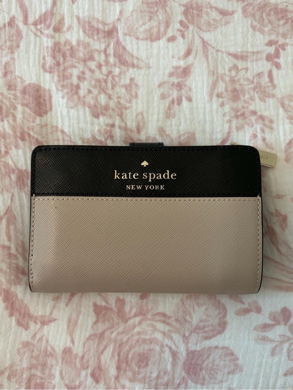 Kate Spade New York Staci Medium Compact Biford Wallet Colorblock Black/Tan